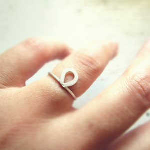 tiny drop ring| χειροποιητο δαχτυλιδι ασημι minimal - chic, μονόχρωμες, fashion, vintage, ιδιαίτερο, μοντέρνο, ασήμι 925, σταγόνα, μέταλλο, χειροποίητα, minimal, must, ασημένια, ασημένια, ευκολοφόρετο, διαχρονικό, amano, contemporary, trend - 3