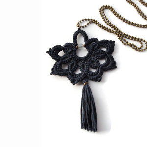 Black boho tassel pendant - βαμβάκι, vintage, μοντέρνο, ορείχαλκος, μακρύ, με φούντες, κολιέ, χειροποίητα, romantic, μακριά, boho, ethnic, κρόσσια, rock