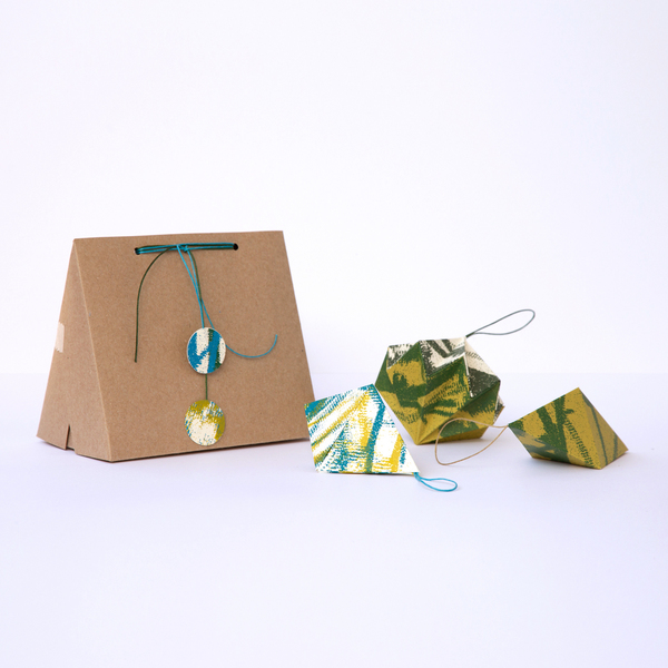 σετ 3 γεωμετρικών χριστουγεννιάτικων μεταξοτυπημένων στολιδιών origami - χαρτί, γεωμετρικά σχέδια, στολίδι, χριστουγεννιάτικο, κρεμαστά, χριστουγεννιάτικα δώρα, στολίδια - 2
