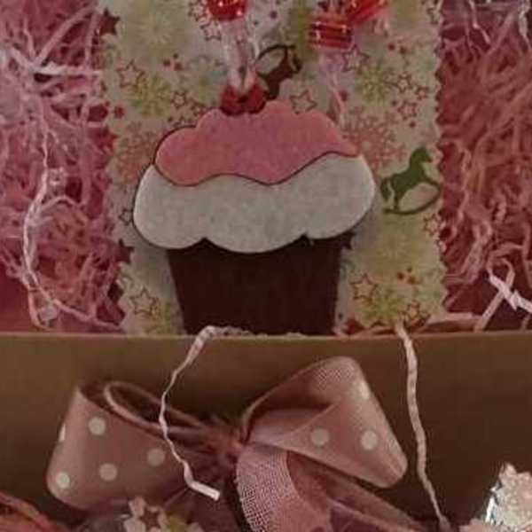 Μπρελόκ Cupcake! - διακοσμητικό, ξύλο, δαντέλα, τσόχα, δώρο, μπρελόκ, κορδόνια, δωράκι, αξεσουάρ, must αξεσουάρ - 3