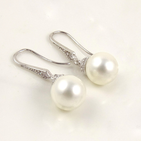 Επάργυρα σκουλαρίκια με άσπρα shell pearl - βραδυνά, δώρο, σκουλαρίκια, εντυπωσιακά, γάμος, γάμου, είδη γάμου, γυναίκα