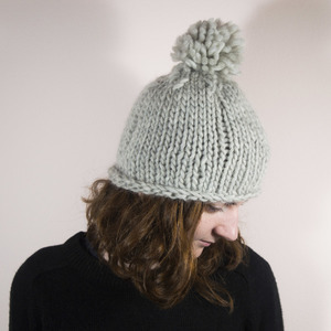 Χειροποίητος knitted σκούφος με pom pom LIGHT GREY - μαλλί, πλεκτό, pom pom, χειροποίητα, σκουφάκια