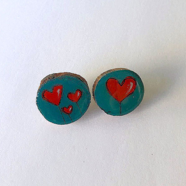 Stud earrings "Hearts". - handmade, ξύλο, γυαλί, ζωγραφισμένα στο χέρι, μοναδικό, καρδιά, δώρο, αγάπη, αγάπη, ακρυλικό, πρωτότυπο, σκουλαρίκια, χειροποίητα, ξύλινο