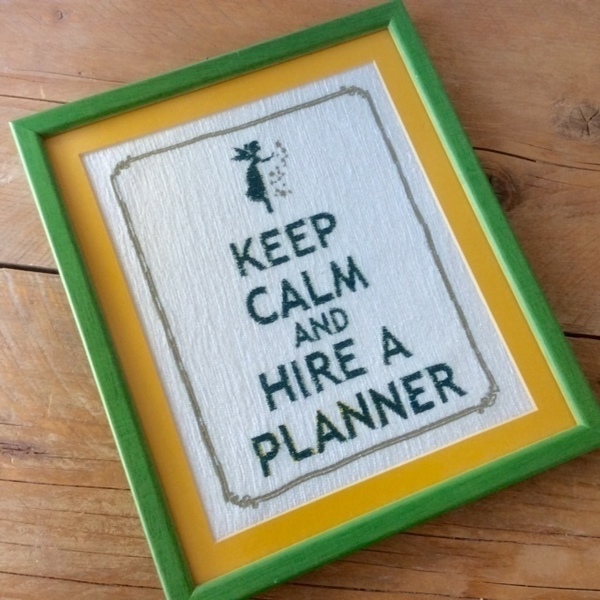 Keep Calm and Hire a Planner..Κάδρο με κέντημα! - ύφασμα, κεντητά, διακοσμητικό, ξύλο, πίνακες & κάδρα, κουζίνα, σπίτι, κορδόνια, δωράκι, σε αγαπώ, πρωτότυπα δώρα, Black Friday