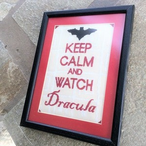 Keep Calm and Watch Dracula..Κάδρο με κέντημα! - ύφασμα, διακοσμητικό, ξύλο, πίνακες & κάδρα, σπίτι, αγάπη, κορδόνια, δωράκι, ξύλινο, πρωτότυπα δώρα, Black Friday