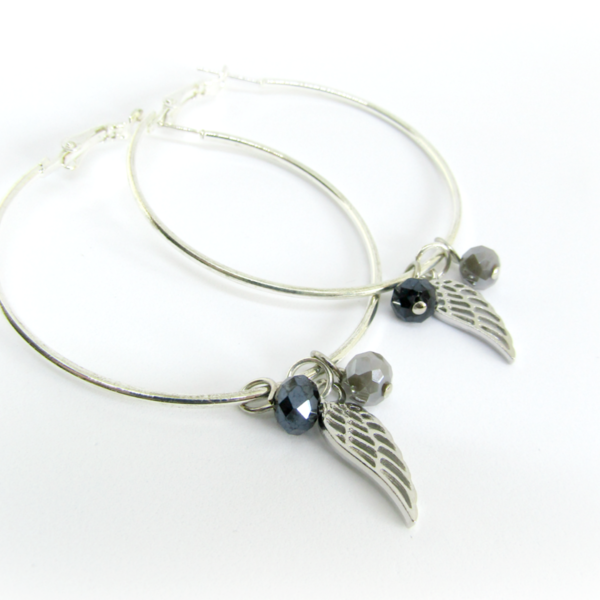 Ασημί κρίκοι με κρεμαστά φτερά - fashion, charms, μοναδικό, μοντέρνο, φτερό, στυλ, μέταλλο, πρωτότυπο, σκουλαρίκια, χειροποίητα, κρίκοι, χάντρες, γυάλινες, καθημερινό, all day, μεγάλα, faux bijoux, Black Friday, φθηνά - 5