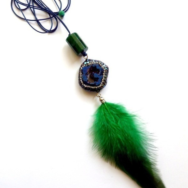 κολιέ druzy αχάτης + φτερό ( μπλε / πράσινο) - statement, ημιπολύτιμες πέτρες, αχάτης, handmade, ιδιαίτερο, μοναδικό, φτερό, φτερό, μακρύ, κολιέ, κορδόνια, χειροποίητα