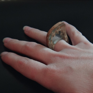 Ξύλινο Δαχτυλίδι Διπλής όψης (ελιά-ρητίνη) - statement, ξύλο, χρυσό, ρητίνη, δαχτυλίδι, σταθερά, μεγάλα - 4