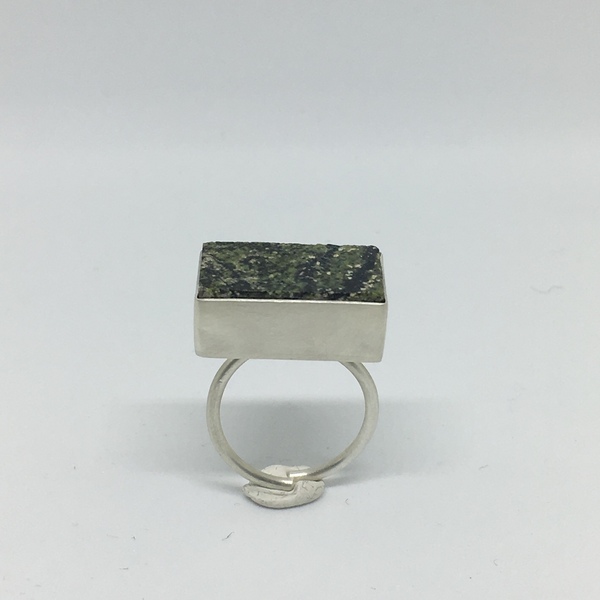 Ασημένιο δαχτυλίδι χειροποίητο με πράσινο μάρμαρο - statement, μοναδικό, μοντέρνο, ασήμι 925, δαχτυλίδι, γεωμετρικά σχέδια, χειροποίητα, rock, σταθερά, μεγάλα