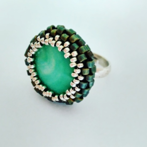 δακτυλίδι με πέτρα φίλντισι σε πράσινο χρώμα δεμένη με χάντρες εξαιρετικής ποιότητας - statement, φίλντισι, μοναδικό, μοντέρνο, δαχτυλίδι, χάντρες, χάντρες, μεγάλα, αυξομειούμενα, φθηνά