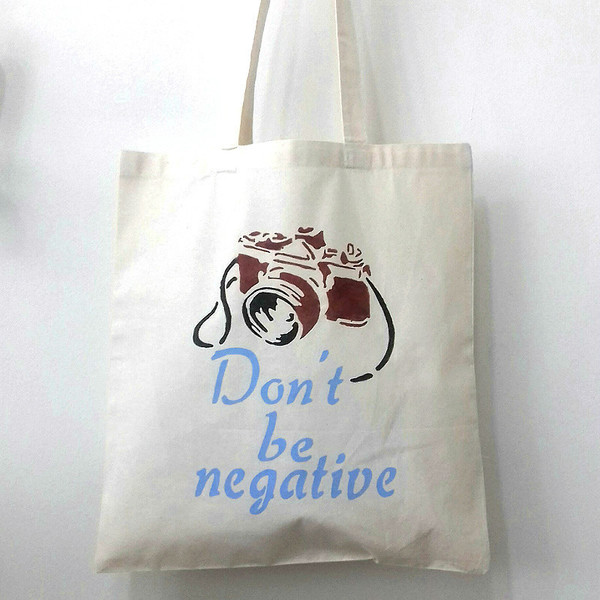 Τσάντα tote bag φωτογραφική μηχανή Don't Be Negative. - ύφασμα, ύφασμα, βαμβάκι, handmade, ζωγραφισμένα στο χέρι, γυναικεία, τσάντα, χειροποίητα, all day, must αξεσουάρ, must, γυναίκα