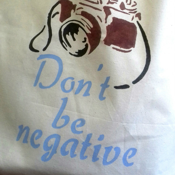 Τσάντα tote bag φωτογραφική μηχανή Don't Be Negative. - ύφασμα, ύφασμα, βαμβάκι, handmade, ζωγραφισμένα στο χέρι, γυναικεία, τσάντα, χειροποίητα, all day, must αξεσουάρ, must, γυναίκα - 3