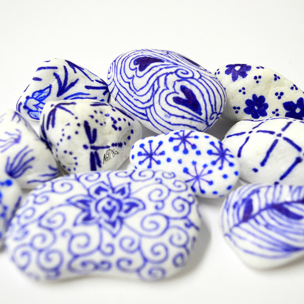 10 Handpainted Blue Pebbles / 10 Πέτρες ζωγραφισμένες στο χέρι - ζωγραφισμένα στο χέρι, πέτρα, δώρο, διακόσμηση, χειροποίητα, πέτρες, δώρα γάμου, personalised - 3