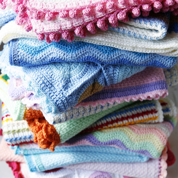 Πλεκτή κουβερτούλα για μωρά blue colorblock - πλεκτό, αγόρι, δώρο, crochet, μικρός πρίγκιπας, δώρα για βάπτιση, βρεφικά, κουβέρτες - 4