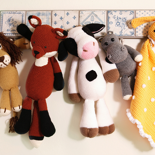 Πλεκτό κουκλάκι αγελάδα- Carly the Cow - διακοσμητικό, παιχνίδι, ζωάκι, πολυεστέρας, κορίτσι, αγόρι, δώρο, crochet, δώρα για βάπτιση, λούτρινα, παιχνίδια, αρκουδάκι, γενέθλια, βρεφικά, για παιδιά - 2