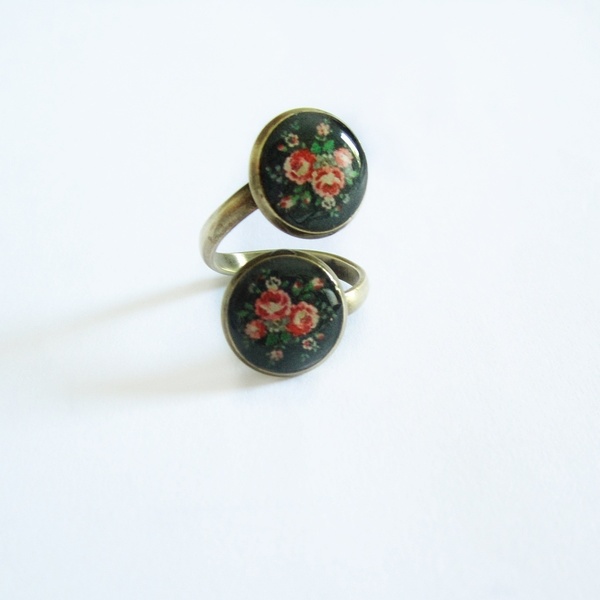 Vintage δαχτυλίδι -Στα μονοπάτια των λουλουδιών- - statement, vintage, γυαλί, κορίτσι, δαχτυλίδι, για όλες τις ώρες, φλοράλ, romantic, γυναίκα, unique, αυξομειούμενα, φθηνά