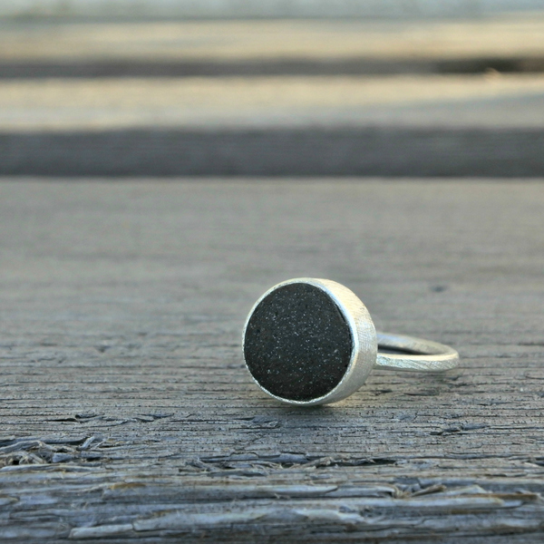 ○ Santorini VI δαχτυλίδι με πέτρα από τη Σαντορίνη, ασήμι 925 | ελληνικά νησιά - πέτρα, λάβα, ασήμι 925, χειροποίητα