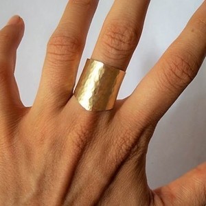 Σφυρήλατο μπρούτζινο δαχτυλίδι. Αυξομειούμενο. - μέταλλο, σφυρήλατο, μπρούντζος, μπρούντζος, αυξομειούμενα - 5