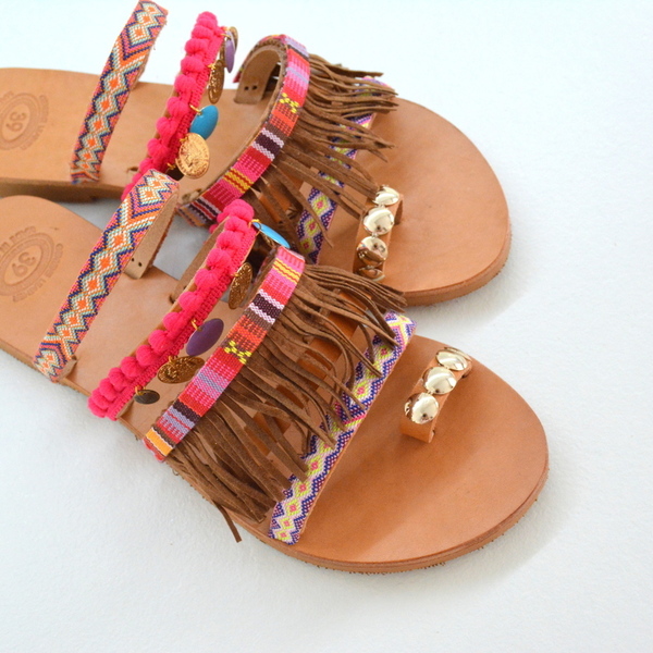 Gipsy Queen sandals - δέρμα, καλοκαίρι, σμάλτος, χειροποίητα, summer, all day, απαραίτητα καλοκαιρινά αξεσουάρ, must, boho, φλουριά, ethnic, κρόσσια, φλατ