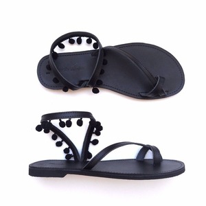 Bubbles Sandals - δέρμα, σανδάλι, pom pom, χειροποίητα, minimal, μαύρα, φλατ