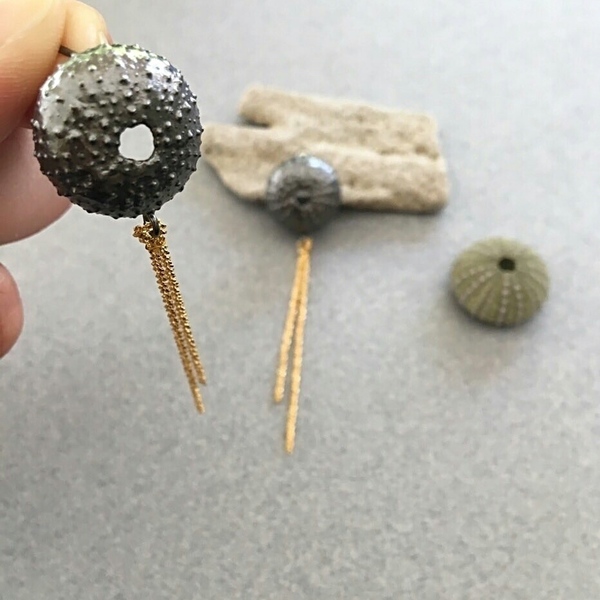 Urchin Chain Earrings-Ασημένια Σκουλαρίκια Αχινός με Αλυσίδα - χειροποίητα σκουλαρίκια με πέρλε, θάλασσα, κοχύλι, καλοκαιρινό, ασήμι 925, ασήμι, αλυσίδες, επιχρυσωμένα, μακριά - 3