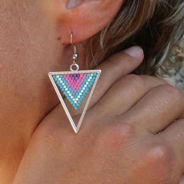 Triangle earrings, τρίγωνα κρεμαστά σκουλαρίκια με ραμμένες χάντρες - μοναδικό, μοντέρνο, καλοκαίρι, δώρο, κορδόνια, γεωμετρικά σχέδια, χάντρες, χάντρες, miyuki delica, minimal, απαραίτητα καλοκαιρινά αξεσουάρ, unique, boho, κομψό, δώρα για γυναίκες - 3