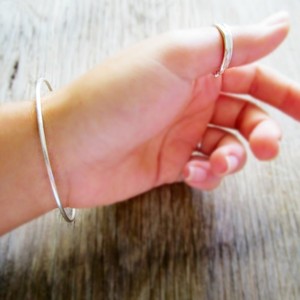 bangle silver bracelet| χειροποιητο ασημενιο βραχιολι βεργα minimal - ασήμι, chic, ασήμι 925, ασήμι 925, χειροποίητα, σφυρήλατο, σφυρήλατο, minimal, λεπτό, υποαλλεργικό, boho, ευκολοφόρετο, rock, διαχρονικό, μεταλλικά στοιχεία, σταθερά, contemporary, trend, χεριού, χειροπέδες - 4