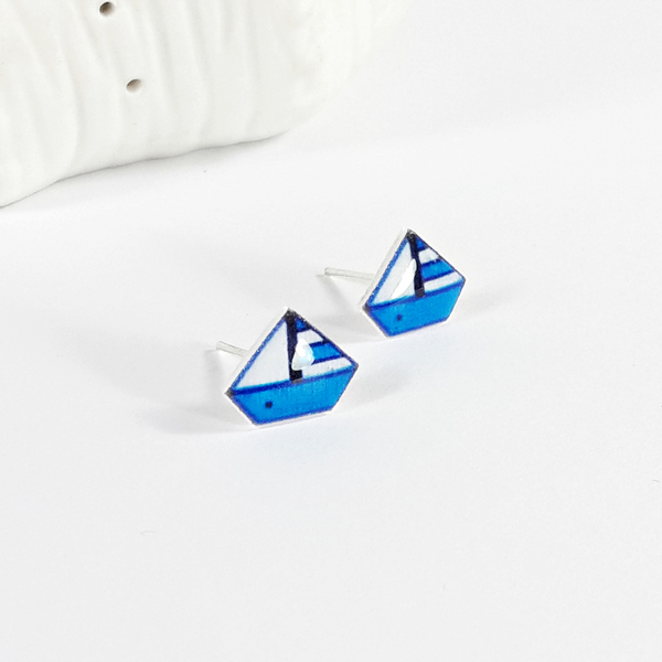 Little ''plexi'' stud earrings | Καραβάκι |White-Blue - γυαλί, καλοκαίρι, καραβάκι, καρφωτά, plexi glass, φθηνά