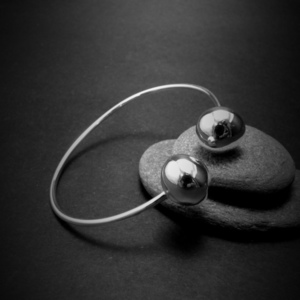 " Marble bracelet " - Χειροποίητο επάργυρο ή επίχρυσο 18Κ βραχιόλι με 2 μπίλιες στις άκρες! - chic, design, ιδιαίτερο, μοντέρνο, γυναικεία, επιχρυσωμένα, επάργυρα, επάργυρα, donkey, γεωμετρικά σχέδια, χειροποίητα, γυναίκα, unique, rock, αρχαιοελληνικό, σταθερά, χειροπέδες - 2