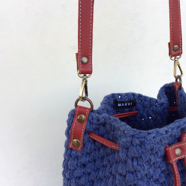 Πουγκί Πλεκτό Μπλε με κόκκινα χερούλια - crochet, βαμβακερές κορδέλες, δερματίνη, all day, πλεκτές τσάντες, χιαστί, πουγκί, πουγκί - 4