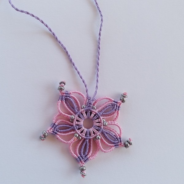 Flower -- Macrame necklace - handmade, κορίτσι, δώρο, μακραμέ, κολιέ, κορδόνια, χειροποίητα, romantic, λουλούδι, μεταλλικά στοιχεία