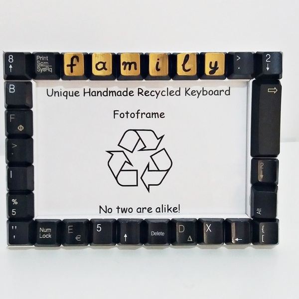 Handmade Recycled Keyboard Fotoframe "Family" - handmade, διακοσμητικό, ιδιαίτερο, μοναδικό, πίνακες & κάδρα, πλαστικό, δώρο, χειροποίητα, δωράκι, γενέθλια, unique, διακοσμητικά