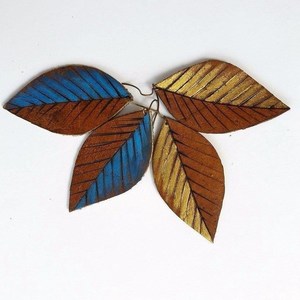 Δερμάτινα σκουλαρίκια «Large Fall Leaves»! - δέρμα, δέρμα, ζωγραφισμένα στο χέρι, μοναδικό, στυλ, δώρο, αγάπη, σκουλαρίκια, χειροποίητα, φύλλο, για όλες τις ώρες, boho, κρεμαστά, μεγάλα, δώρα για γυναίκες