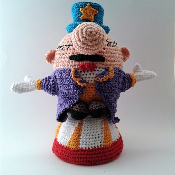 Πλεκτή κούκλα - Loyal, the Circus Master amigurumi - βαμβάκι, νήμα, παιχνίδι, crochet, δώρα για βάπτιση, λούτρινα, βαμβακερό νήμα, amigurumi, κούκλες - 3