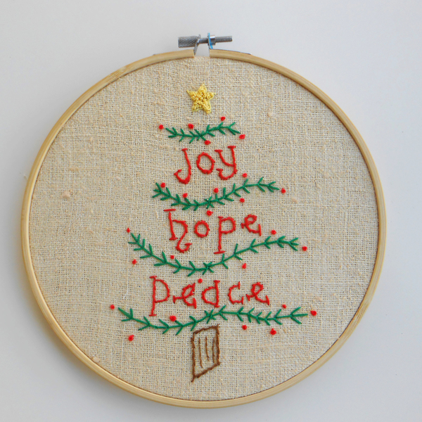 Χριστουγεννιάτικο δέντρο με κεντημένες λέξεις - κεντητά, τελάρα κεντήματος, τελάρα κεντήματος, διακοσμητικά
