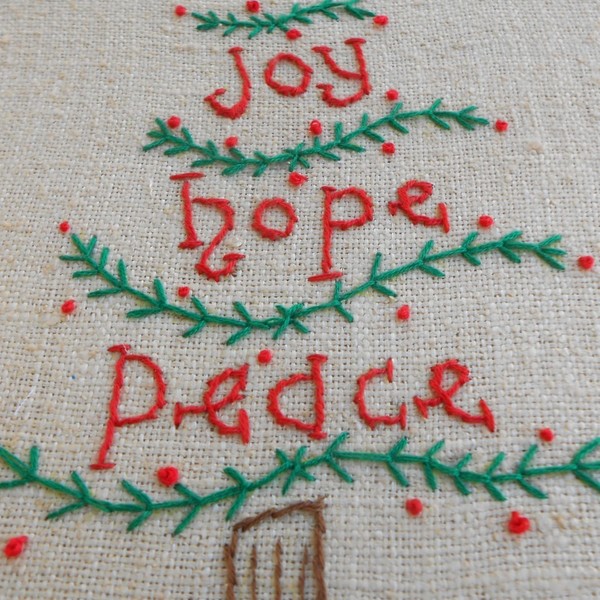 Χριστουγεννιάτικο δέντρο με κεντημένες λέξεις - κεντητά, τελάρα κεντήματος, τελάρα κεντήματος, διακοσμητικά - 2