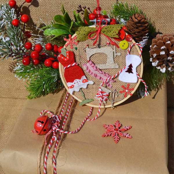Πρωτότυπο στολίδι Χριστουγέννων |Η ράφτα της κυρίας Αγιοβασίλη - ύφασμα, διακοσμητικό, χαρτί, τσόχα, χειροποίητα, δωράκι, χριστουγεννιάτικο, τελάρα κεντήματος, διακοσμητικά, στολίδια - 4