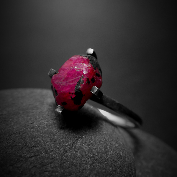 " Rough Silver Ruby " Χειροποίητο δαχτυλίδι από ασήμι 925 και Ορυκτό Ρουμπίνι! - statement, ασήμι, ασήμι, chic, handmade, βραδυνά, fashion, vintage, design, ιδιαίτερο, μοναδικό, μοντέρνο, γυναικεία, sexy, ασήμι 925, ασήμι 925, κρύσταλλα, donkey, χειροποίητα, romantic, must αξεσουάρ, κλασσικά, ασημένια, γυναίκα, unique, boho, ethnic, αρχαιοελληνικό, έλληνες σχεδιαστές - 2