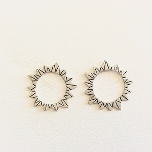 Ασημένια σκουλαρίκια - Ήλιος με χαρακιές - ασήμι, design, μοντέρνο, γυναικεία, ασήμι 925, ήλιος, σκουλαρίκια, χειροποίητα, minimal, καρφωτά, boho, νεανικά σκουλαρίκια - 2
