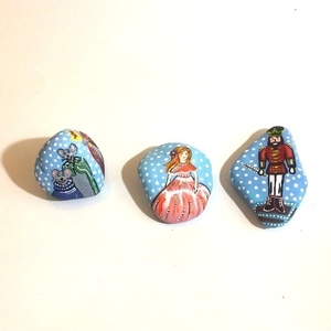 Story stones - Παραμυθόπετρες - Ο Καρυοθραύστης - ζωγραφισμένα στο χέρι, πέτρα, ακρυλικό, πέτρες, παιδί, χριστουγεννιάτικο, δώρα για παιδιά, διακοσμητικά, βότσαλα, επιτραπέζιο διακοσμητικό - 3