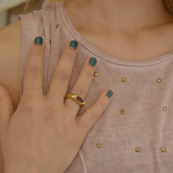 Ασύμμετρο μίνιμαλ δαχτυλίδι με χρώμα. - γυαλί, δαχτυλίδι, δαχτυλίδια, minimal, μπρούντζος, επέτειος - 4