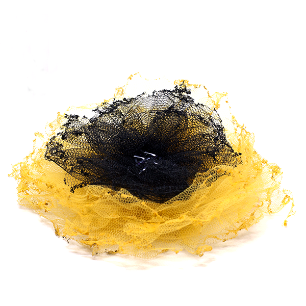 Καρφίτσα μπουτονιέρα από τούλι σε κίτρινο-χρυσό και μαύρο| Brooch Boutonniere in gold-yellow and black - κεντητά, ιδιαίτερο, μοναδικό, χειροποίητα, χάντρες, λουλούδι, ελαφρύ, μεγάλα, fashion jewelry - 2