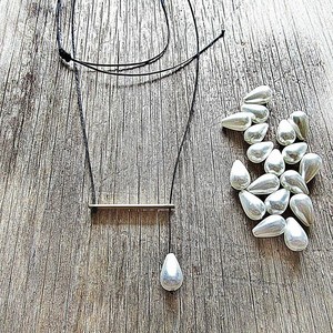 pearl drop line| χειροποιητο κολιε περλα minimal - chic, fashion, vintage, charms, κερωμένα κορδόνια, ιδιαίτερο, μοντέρνο, μακρύ, μέταλλο, κορδόνια, γεωμετρικά σχέδια, εντυπωσιακό, καθημερινό, minimal, must, κοντά, ευκολοφόρετο, διαχρονικό, μπρούντζος, κρεμαστά, amano, πέρλες, αυξομειούμενα, φθηνά - 3