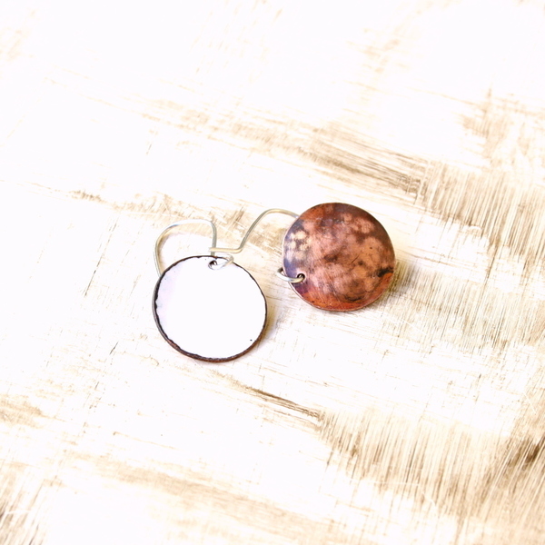 Σκουλαρίκια χάλκινοι δίσκοι με λευκό σμάλτο - ασήμι, γυαλί, χαλκός, δίσκος, minimal - 3