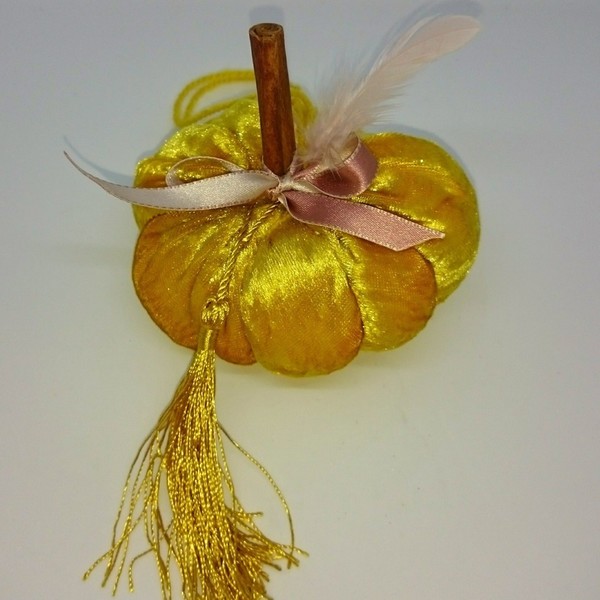 Velvet pumpkin - διακοσμητικό, σατέν, vintage, vintage, ιδιαίτερο, μοναδικό, φτερό, με φούντες, βελούδο, βελούδο, romantic, χριστουγεννιάτικο, βαμβακερές κορδέλες - 3