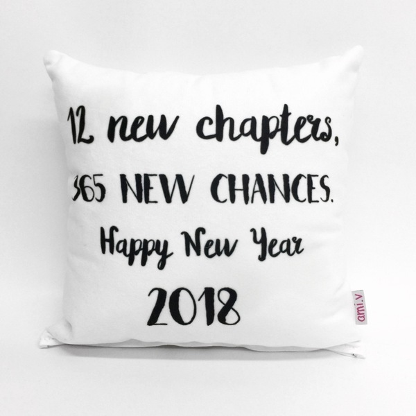 Γούρι μαξιλαράκι - 12 new chapters, 365 new chances. Happy New Year 2018! - ύφασμα, διακοσμητικό, γούρι, δώρο, χειροποίητα, είδη διακόσμησης, είδη δώρου, μαξιλάρια