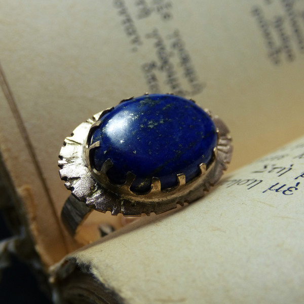 " Golden lapis " - Χειροποίητο δαχτυλίδι, επίχρυσο, με ημιπολύτιμο λίθο Lapis Lazuli! - statement, ημιπολύτιμες πέτρες, ημιπολύτιμες πέτρες, chic, handmade, βραδυνά, fashion, vintage, design, μόδα, ιδιαίτερο, μοναδικό, μοντέρνο, γυναικεία, επιχρυσωμένα, επιχρυσωμένα, sexy, donkey, gothic style, δαχτυλίδι, χειροποίητα, romantic, must αξεσουάρ, κλασσικά, γυναίκα, unisex, unique, ethnic, έλληνες σχεδιαστές, fashion jewelry, αυξομειούμενα, δώρα για γυναίκες - 4