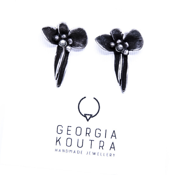 ''Black Flower'' earrings - ασήμι, κλασσικό, χειροποίητα σκουλαρίκια με πέρλε, καρφωτά, διαχρονικό