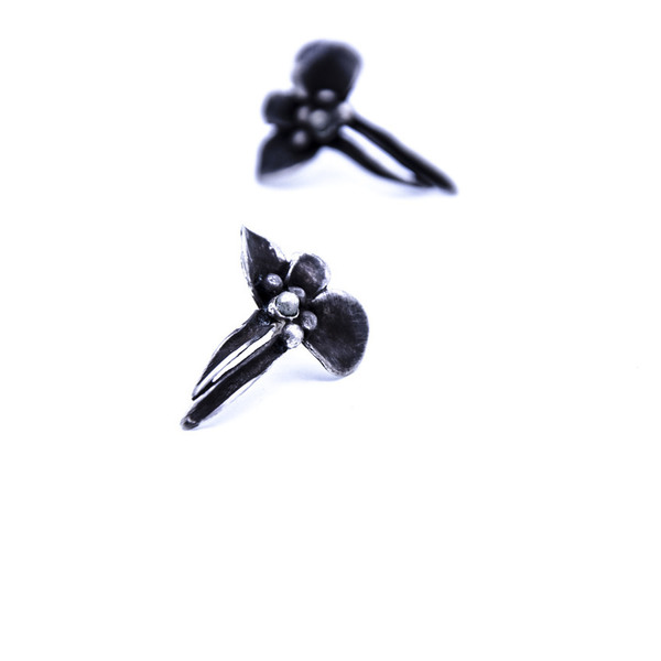 ''Black Flower'' earrings - ασήμι, κλασσικό, χειροποίητα σκουλαρίκια με πέρλε, καρφωτά, διαχρονικό - 3