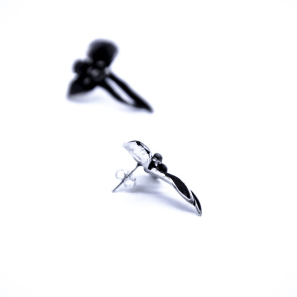 ''Black Flower'' earrings - ασήμι, κλασσικό, χειροποίητα σκουλαρίκια με πέρλε, καρφωτά, διαχρονικό - 4
